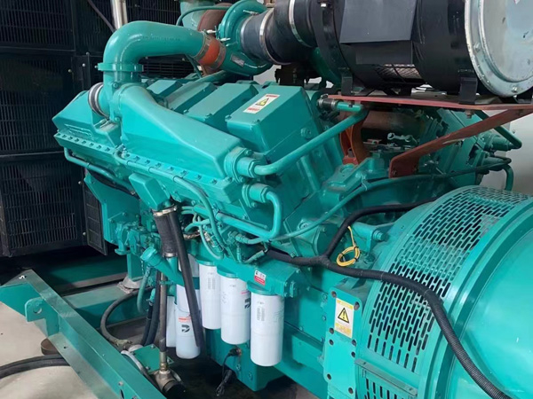 安多更换100kW柴油发电机组机油时，需要注意哪些事项？